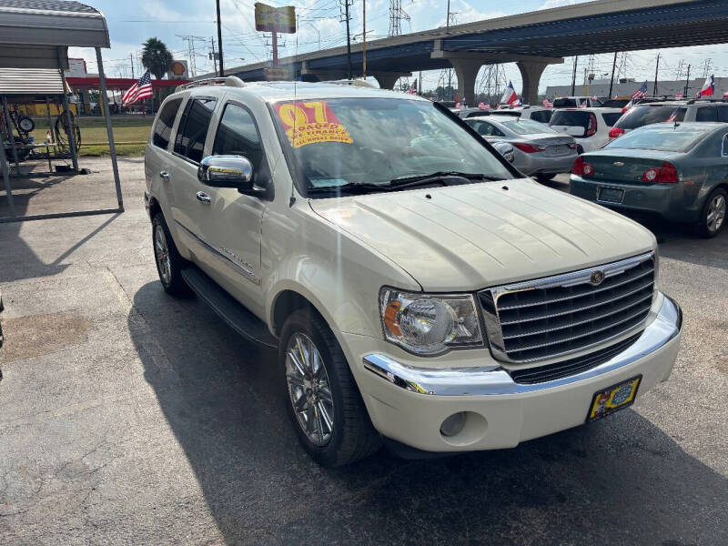 2007 Chrysler Aspen Limited's photo