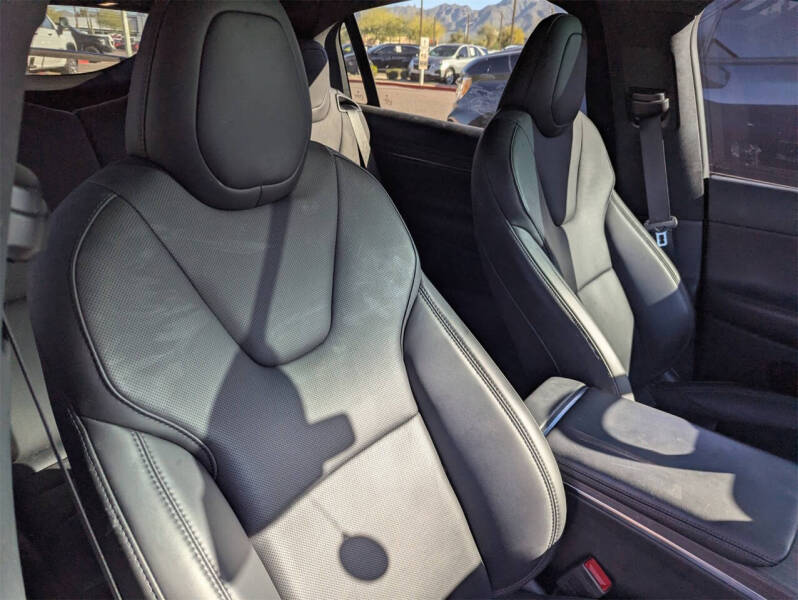 2023 Tesla Model X Standard Range