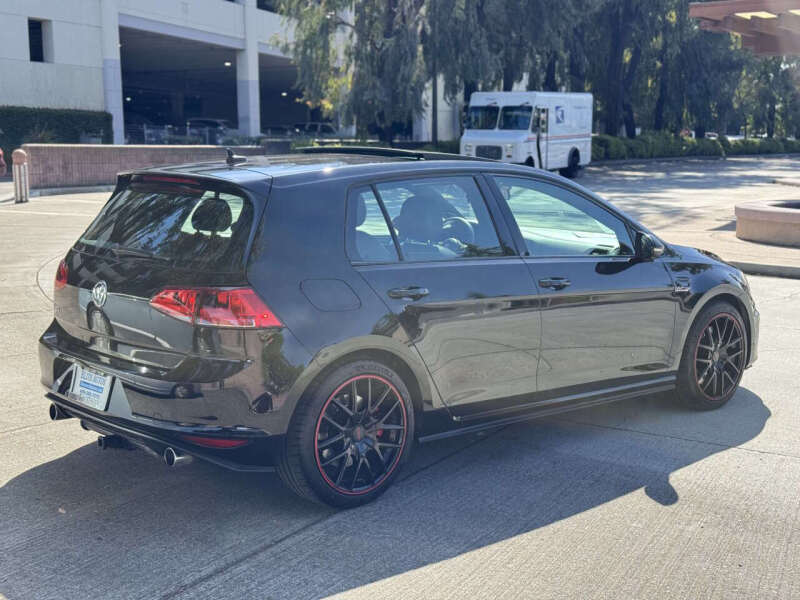 Image 8 of 2015 Volkswagen Golf GTI SE