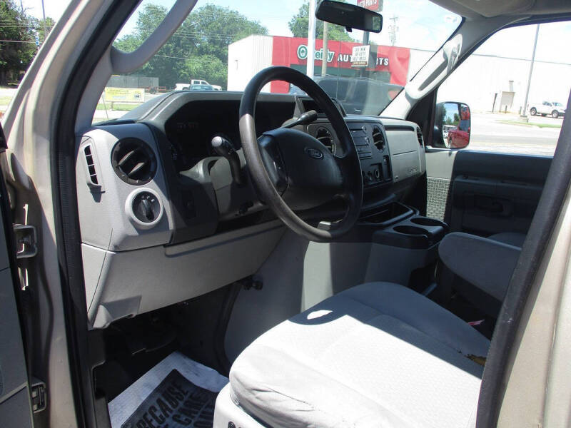 2011 Ford E-Series E-150 XLT