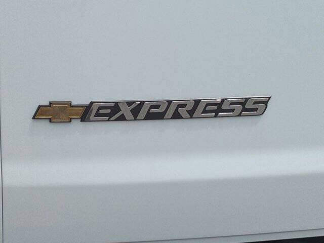 2025 Chevrolet Express 2500