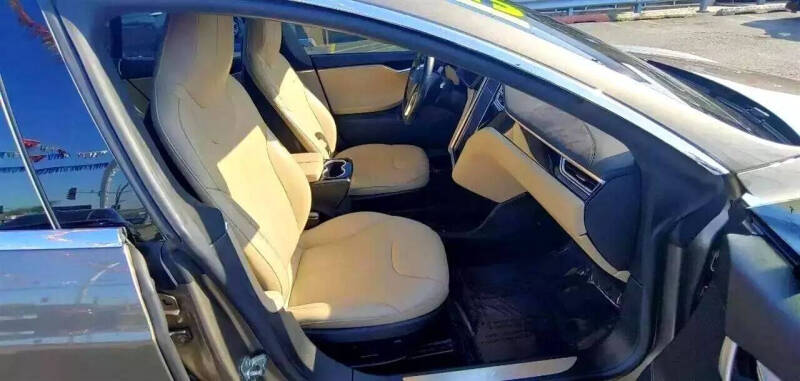 2015 Tesla Model S 70D