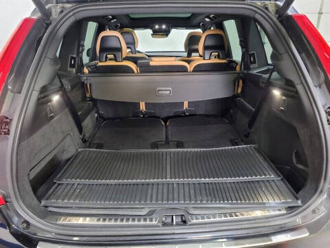 2016 Volvo XC90 T6 Momentum