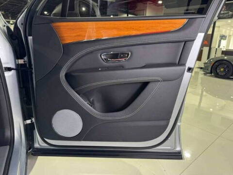 2023 Bentley Bentayga EWB V8