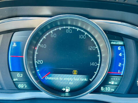 2015 Volvo XC60 T6 R-Design Platinum