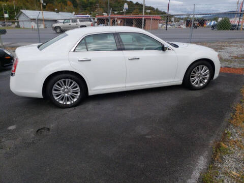 2013 Chrysler 300 for sale at Green Tree Motors in Elizabethton TN