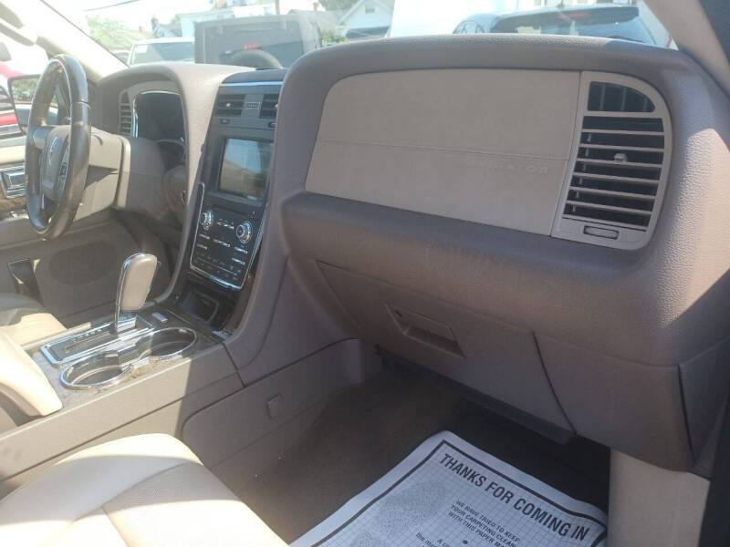 2017 Lincoln Navigator Select