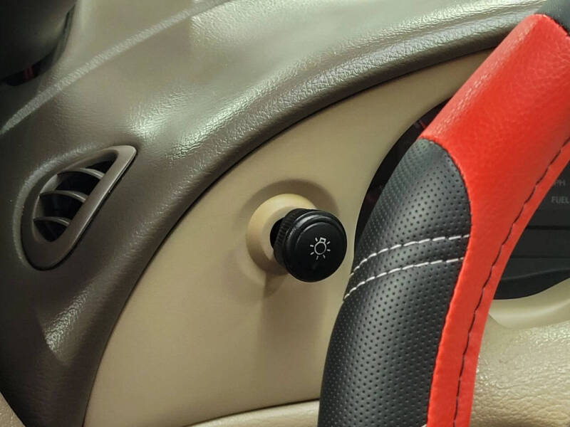 2004 Ford Mustang Deluxe