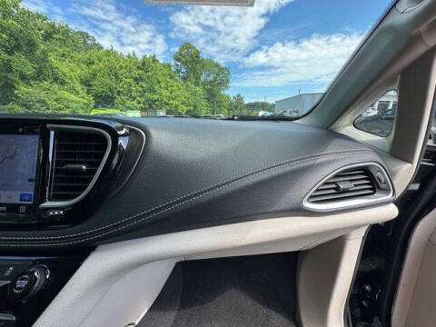 2024 Chrysler Pacifica Plug-In Hybrid Select