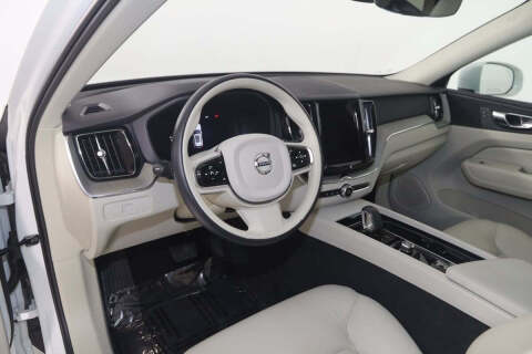 2023 Volvo XC60 B5 Plus Bright Theme