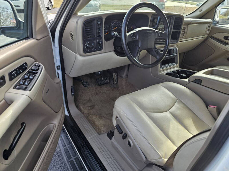 2003 Chevrolet Tahoe LS photo 14