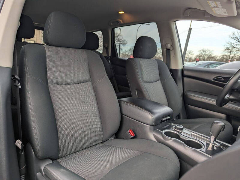 2020 Nissan Pathfinder SV