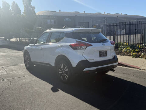 2020 Nissan Kicks SR