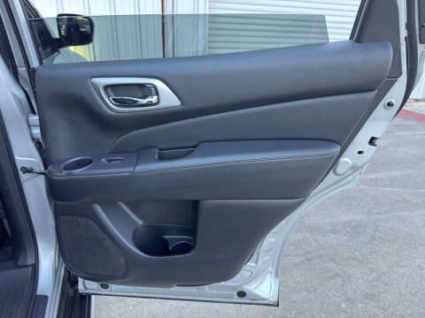 2019 Nissan Pathfinder SV