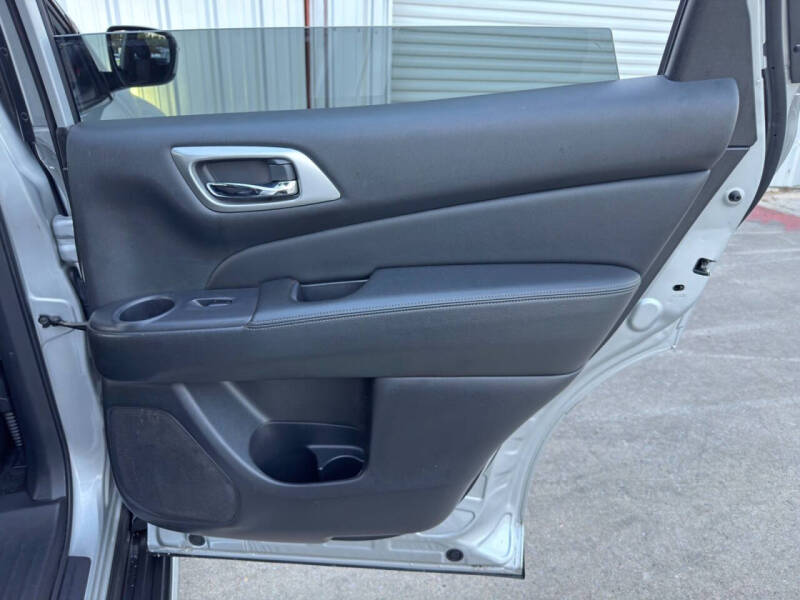 2019 Nissan Pathfinder SV