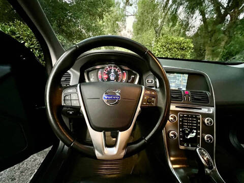 2016 Volvo XC60 T6 Drive-E