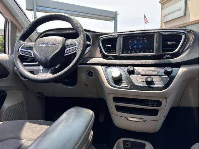 2020 Chrysler Voyager L