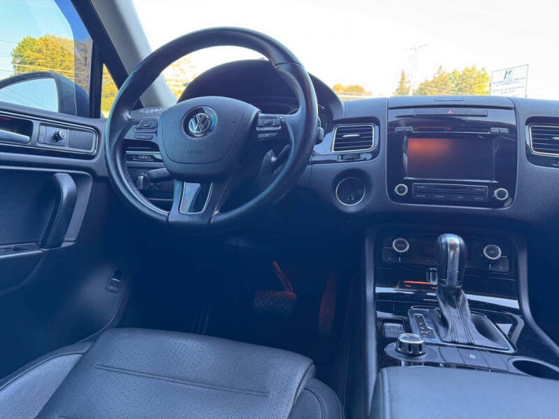 2014 Volkswagen Touareg V6 Sport