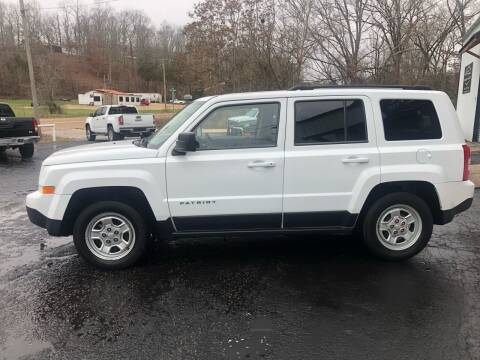 2015 Jeep Patriot for sale at Monroe Auto's, LLC in Parsons TN