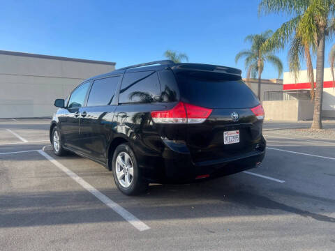 2011 Toyota Sienna LE 7-Passenger