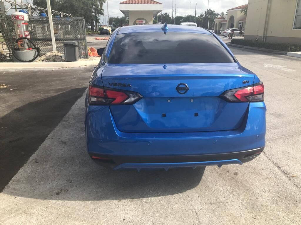 2021 Nissan Versa Sedan - $17,500