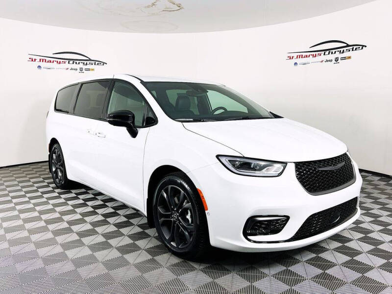 2026 Chrysler Pacifica Select