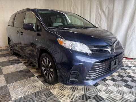 2018 Toyota Sienna LE 7-Passenger