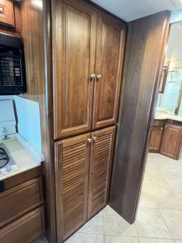 2002 Foretravel GV320 4010