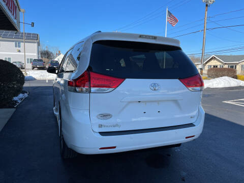 2012 Toyota Sienna XLE Mobility 7-Passenger