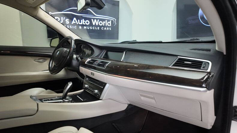 2012 BMW 5 Series 550i Gran Turismo