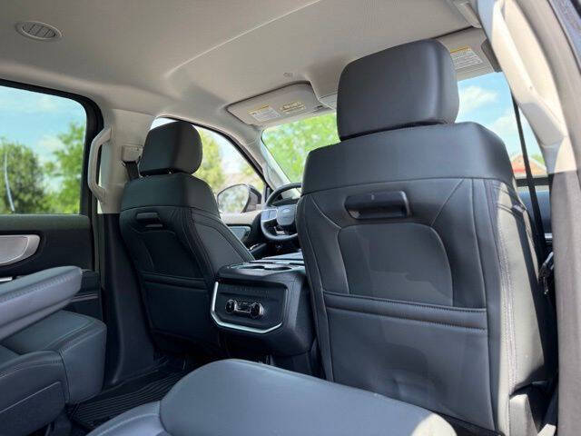 2027 Ford Expedition Active