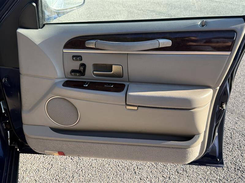 2008 Lincoln Town Car Signature Limited