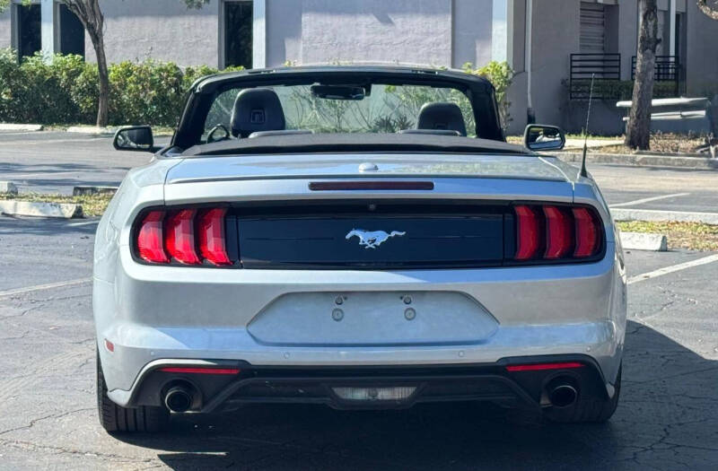 2021 Ford Mustang EcoBoost