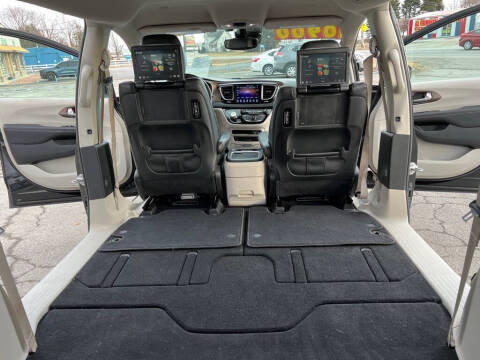 2017 Chrysler Pacifica Touring-L Plus
