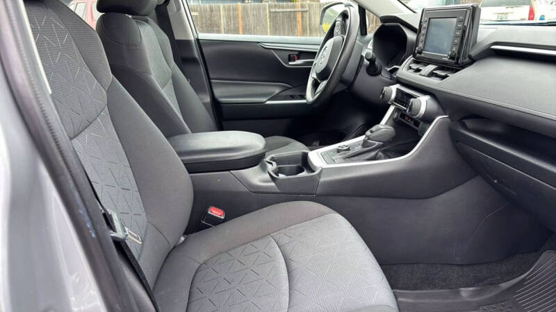 2020 Toyota RAV4 Hybrid XLE