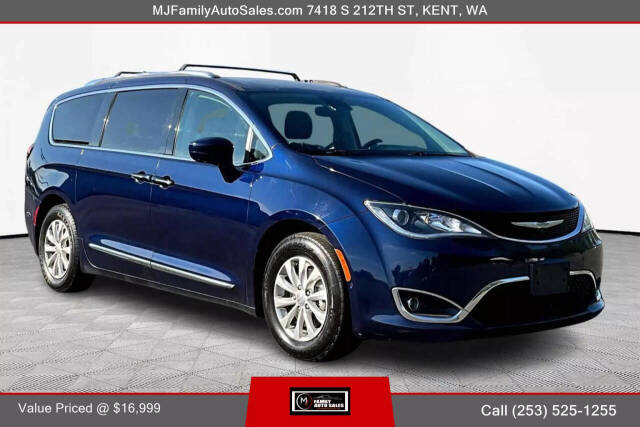 2018 Chrysler Pacifica for sale at MJ FAMILY AUTO SALES in Kent, WA