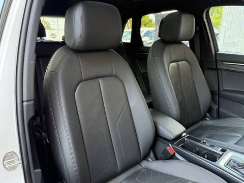 2020 Audi Q3 quattro Premium 45 TFSI