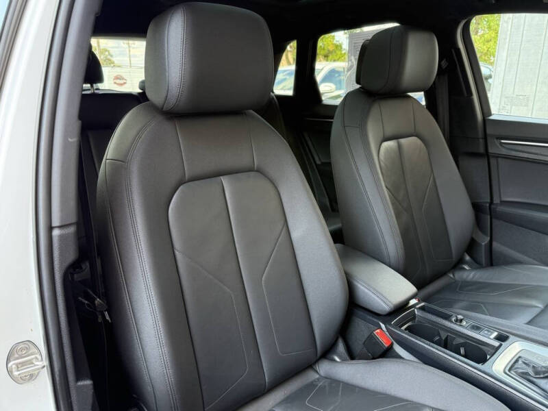 2020 Audi Q3 quattro Premium 45 TFSI