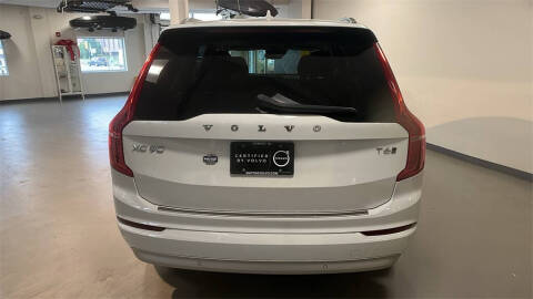 2022 Volvo XC90 T6 Momentum 7-Passenger