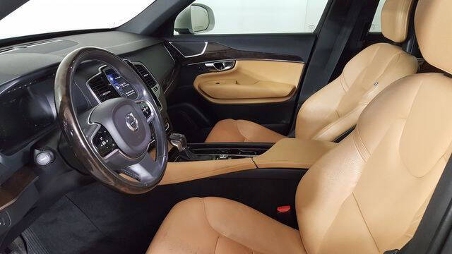 2016 Volvo XC90 T6 Momentum