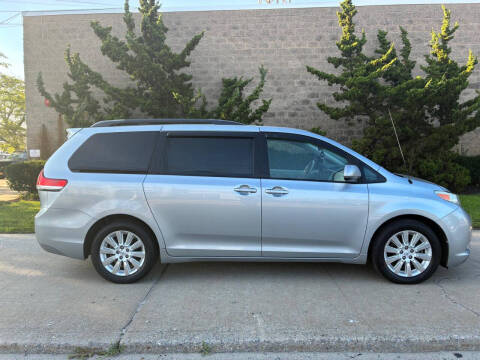 2014 Toyota Sienna XLE 7-Passenger