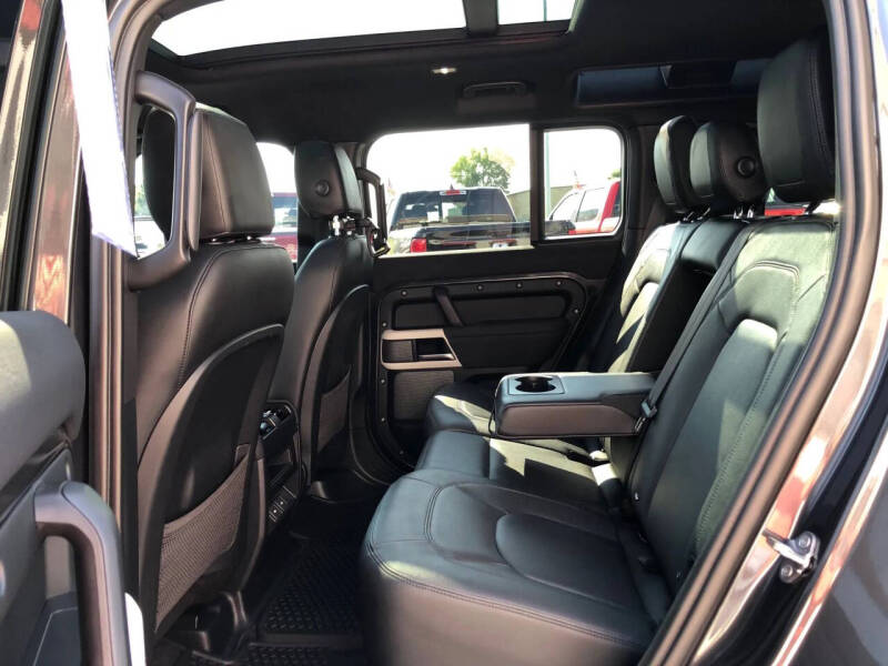 2023 Land Rover Defender 110 SE