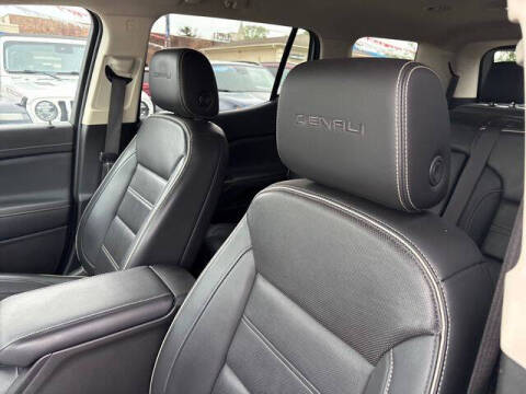 2023 GMC Acadia Denali