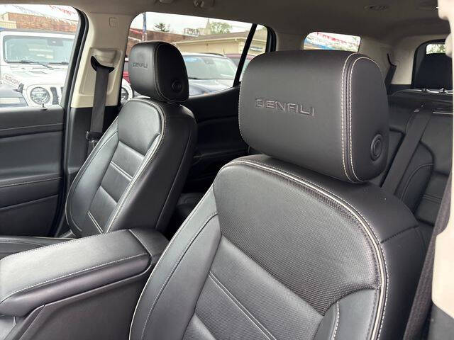 2023 GMC Acadia Denali