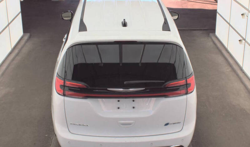 2024 Chrysler Pacifica Plug-In Hybrid Select