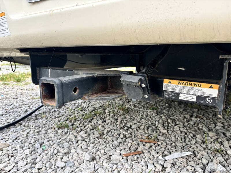 2017 Thor Motor Coach Hurricane 31S