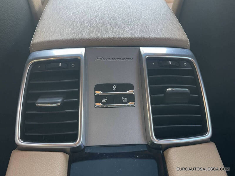 2016 Porsche Panamera 4 Edition