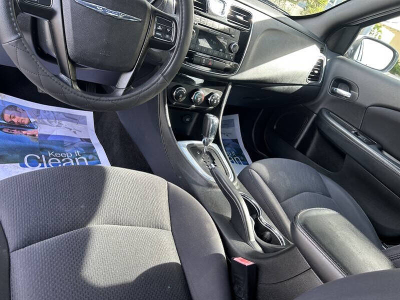 2013 Chrysler 200 LX