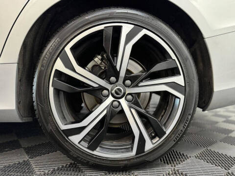 2024 Volvo S60 B5 Plus Dark Theme