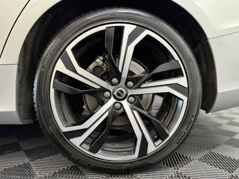 2024 Volvo S60 B5 Plus Dark Theme